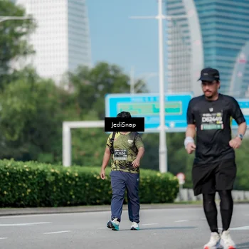 Runner Photo 6882412