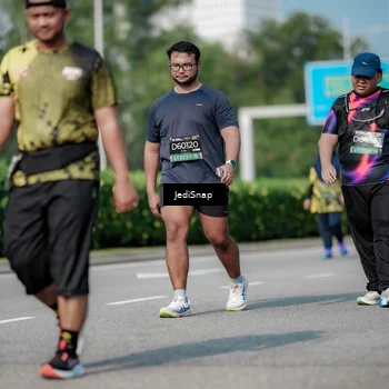 Runner Photo 6882680