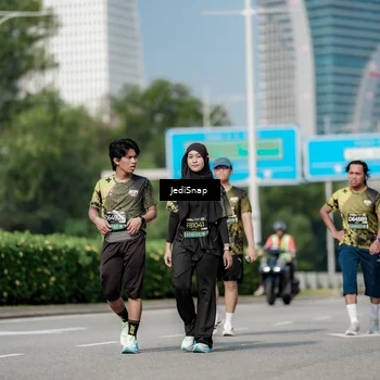 Runner Photo 6882818