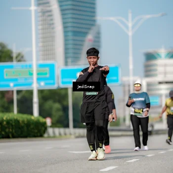 Runner Photo 6883259