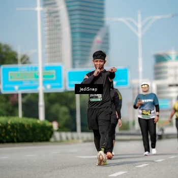 Runner Photo 6883260