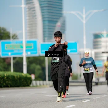 Runner Photo 6883275