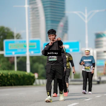 Runner Photo 6883278