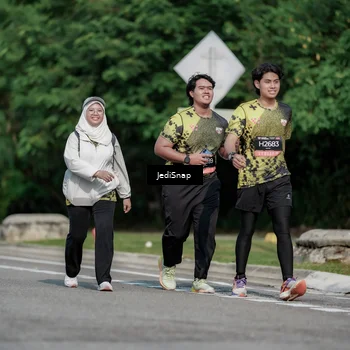 Runner Photo 6883349