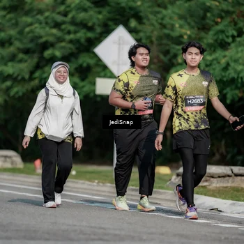 Runner Photo 6883356