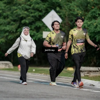 Runner Photo 6883358