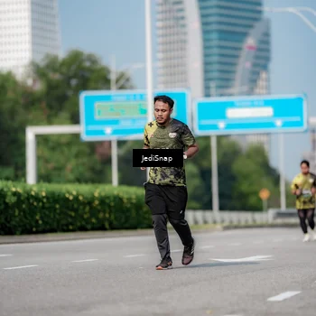 Runner Photo 6883572