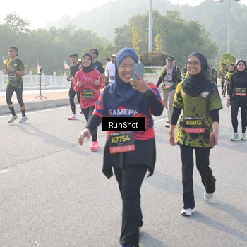 Runner Photo 6883623