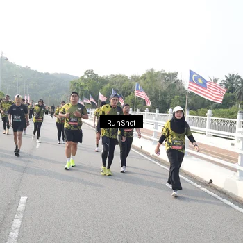 Runner Photo 6883640