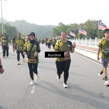 Runner Photo 6883709