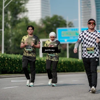 Runner Photo 6883924