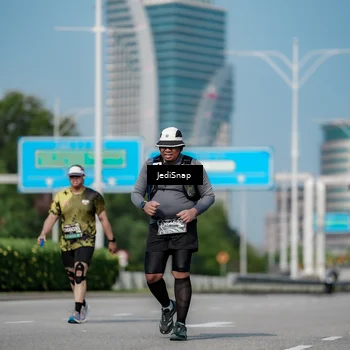 Runner Photo 6884031