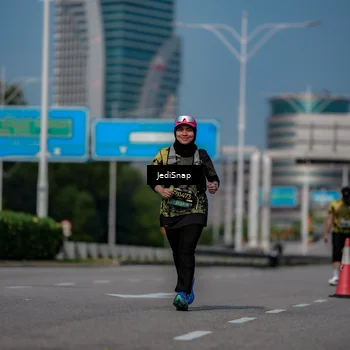 Runner Photo 6884362
