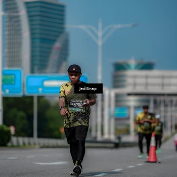 Runner Photo 6884475