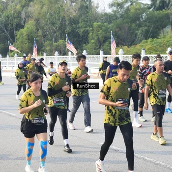 Runner Photo 6885771
