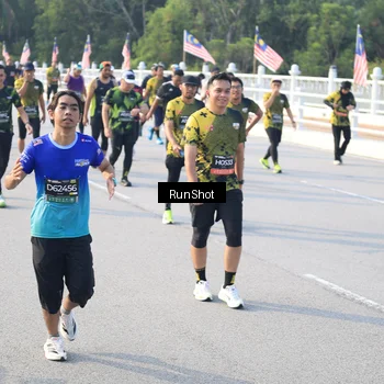 Runner Photo 6886101