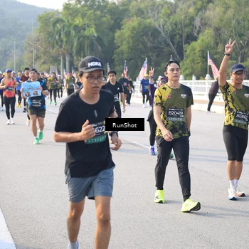 Runner Photo 6886113