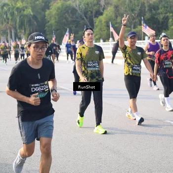 Runner Photo 6886119