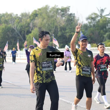 Runner Photo 6886161