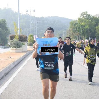 Runner Photo 6886210