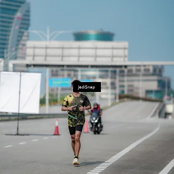 Runner Photo 6886213