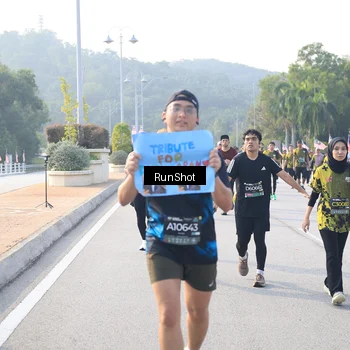 Runner Photo 6886222