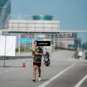 Runner Photo 6886479