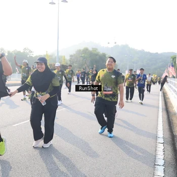 Runner Photo 6886659