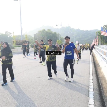 Runner Photo 6886708