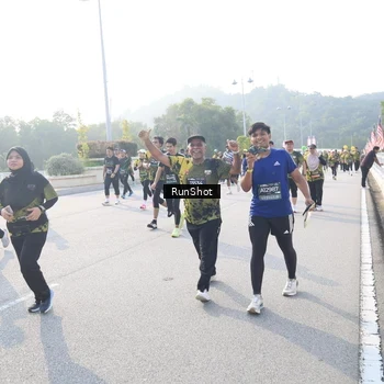 Runner Photo 6886728