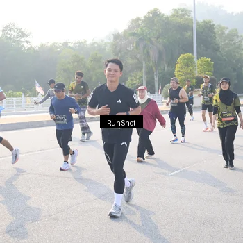 Runner Photo 6887092