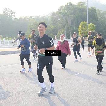 Runner Photo 6887093
