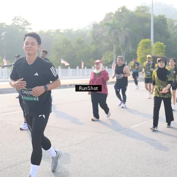 Runner Photo 6887098