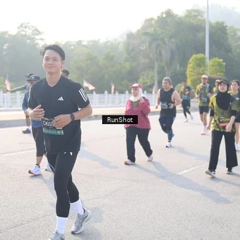 Runner Photo 6887110