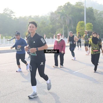 Runner Photo 6887113