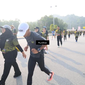 Runner Photo 6887157