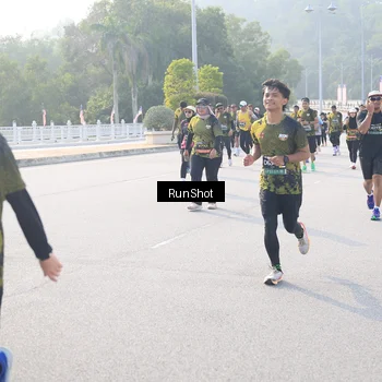 Runner Photo 6887235