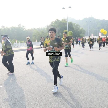 Runner Photo 6887292