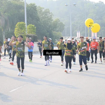 Runner Photo 6887353