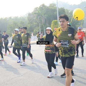 Runner Photo 6887471
