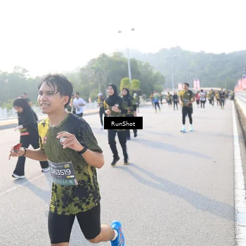 Runner Photo 6889870