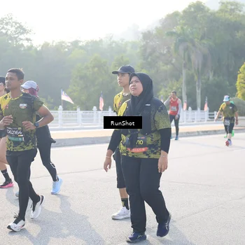Runner Photo 6889935