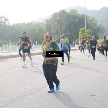 Runner Photo 6890010