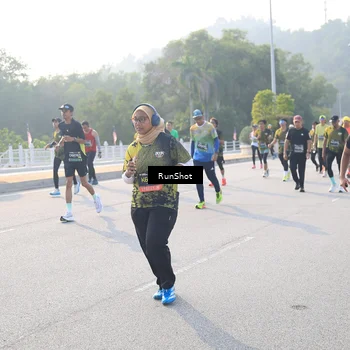 Runner Photo 6890014