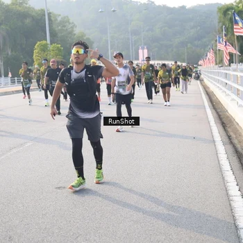 Runner Photo 6890024