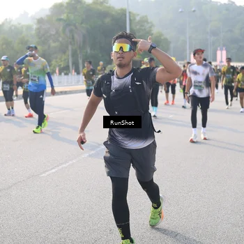 Runner Photo 6890058