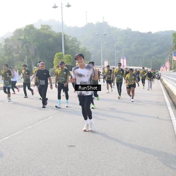 Runner Photo 6890071