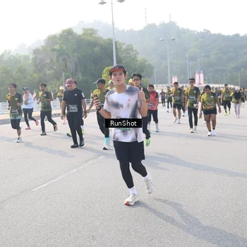 Runner Photo 6890077