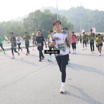 Runner Photo 6890080