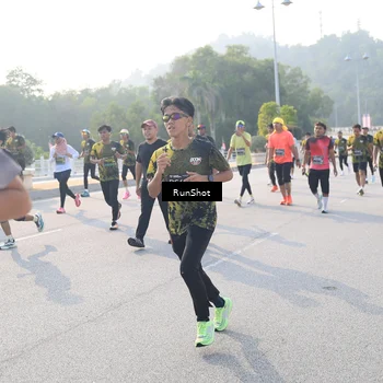 Runner Photo 6890109